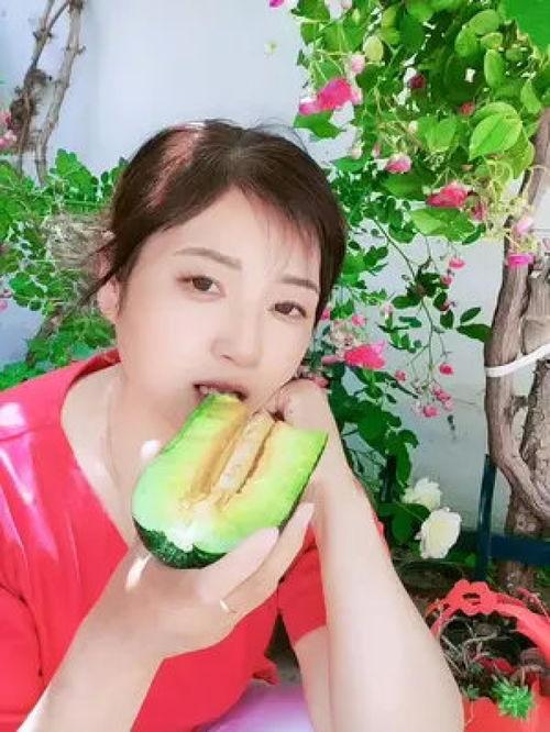 喜欢的人突然吃瓜,揭秘我与心仪之人意外邂逅的甜蜜瞬间