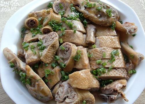 养鸭吃瓜,绿色生态养殖新风尚