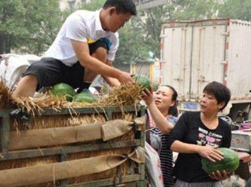 十三进城辣吃瓜,一场别开生面的都市美食之旅