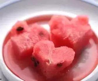 例假吃瓜,揭秘女性生理期中的饮食小秘密