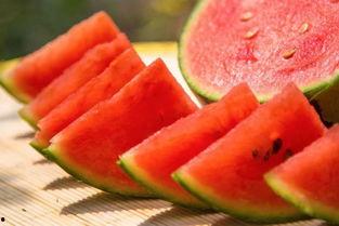 梦见在水边吃瓜,水边瓜香，揭秘梦境中的清凉时光