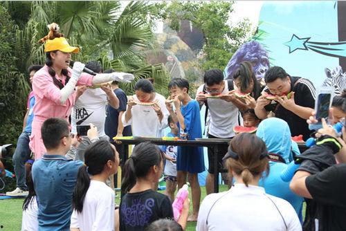 水枪吃瓜,夏日吃瓜新风尚