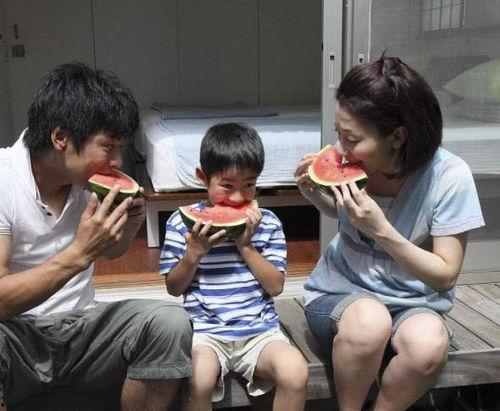 日本人吃瓜打架,吃瓜群众变身“打架达人”的奇观解析