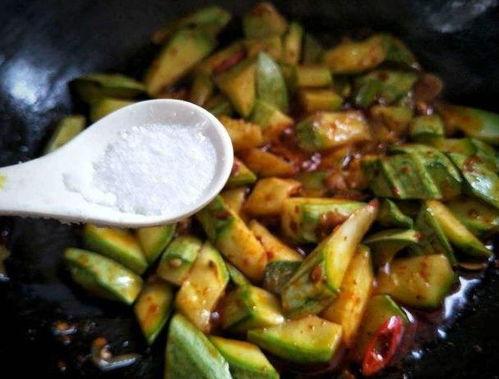 白瓜怎么炒菜吃,家常美味轻松学