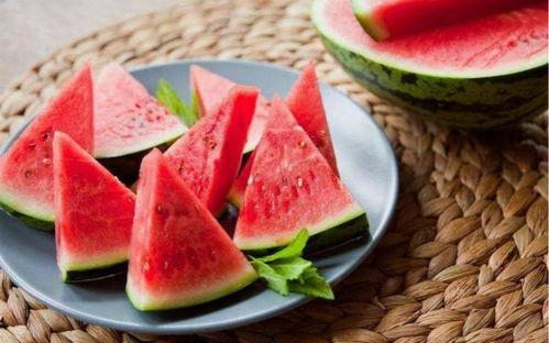 外面切瓜吃,户外切瓜共享欢乐时光