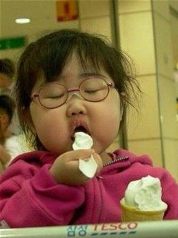 吃网纹瓜搞笑视频