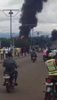 围观吃瓜吵架现场,围观吃瓜吵架现场，一触即发！