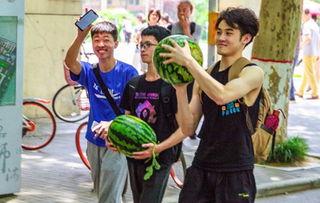 学校课堂吃瓜,揭秘课堂上的那些“秘密”趣事