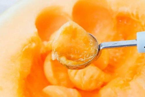 露露吃蜜瓜,夏日里的甜蜜邂逅