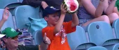 心疼男人吃瓜视频,揭秘吃瓜视频背后的情感纠葛