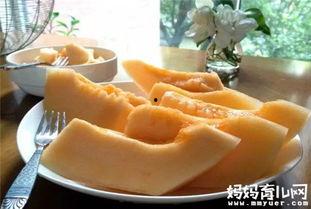 吃哈密瓜宝贝,甜蜜滋味，健康生活新选择