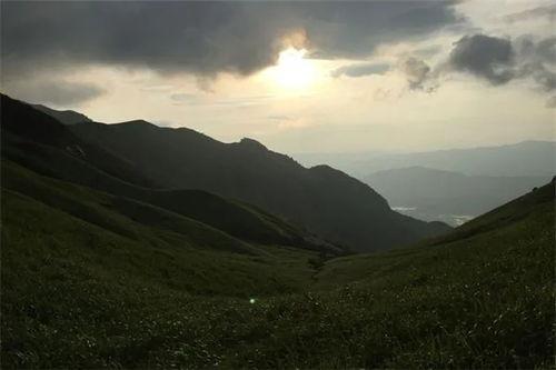 武功山夜爬吃瓜,瓜声伴星辰