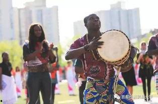 学校吃瓜跳舞,吃瓜跳舞，共享青春欢乐时光